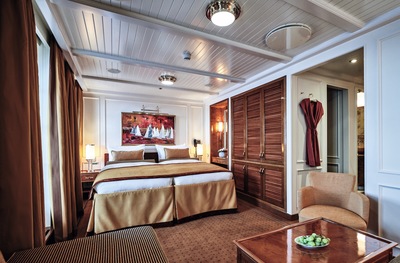 SCC Sea Cloud Spirit CAT A Suite with Balcony 1.jpg
